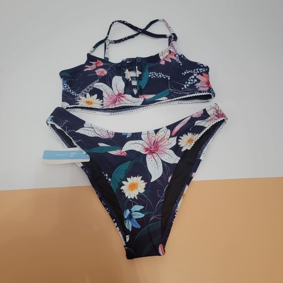 CUPSHE Women's Low Rise Cutout Criss Cross Bikini Swimsuit Set - Picture 4 of 14